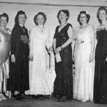 Style show at the Book Club's annuel Guest Night feautres gowns and accesso